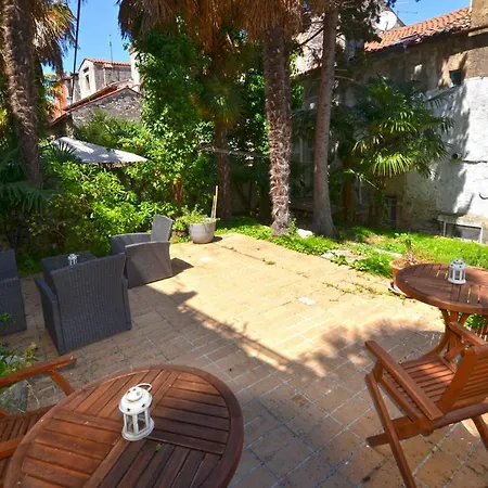 Апартаменты Svalba With Garden Ровинь